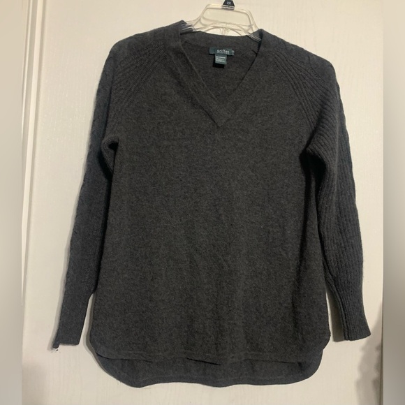 Griffen Cashmere Women's V-Neck Gray Cable knit Sweater - Picture 3 of 5